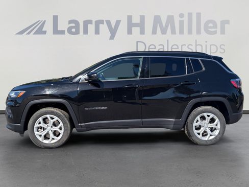 Used 2024 Jeep Compass Latitude AWD/4WD image 2