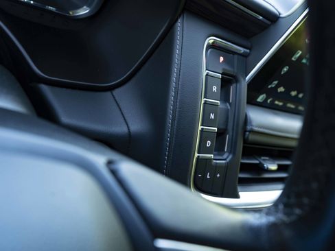 Used 2022 Chevrolet Tahoe Z71 w/ Z71 Off-Road Package image 26