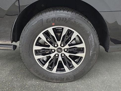 Used 2025 Ford Expedition Max Platinum AWD/4WD image 32