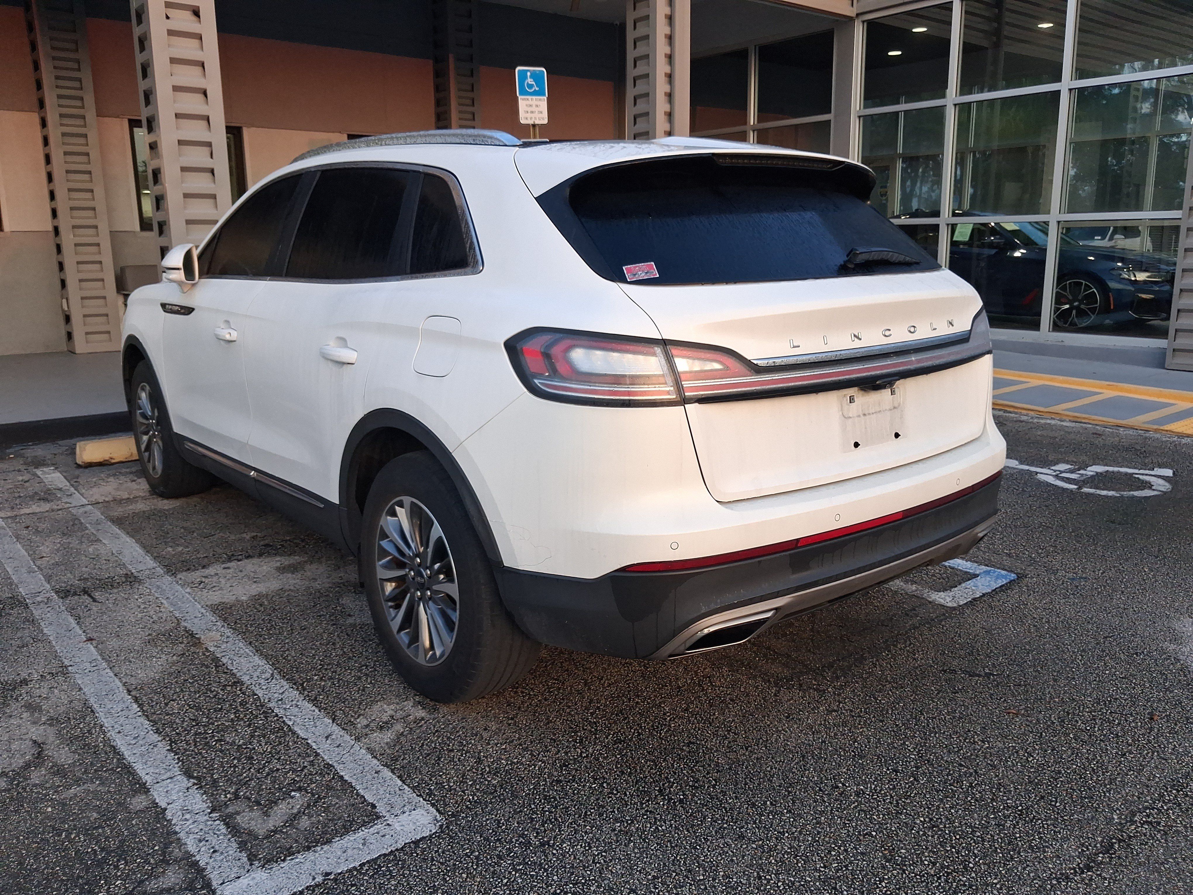 Used 2022 Lincoln Nautilus Reserve FWD image 3