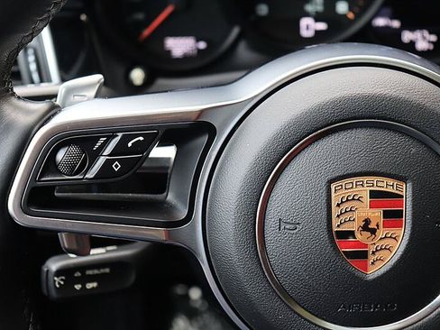Used 2018 Porsche Macan AWD/4WD image 35