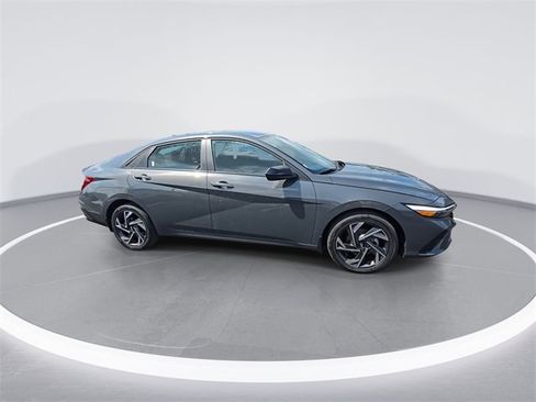 New 2025 Hyundai Elantra SEL image 9