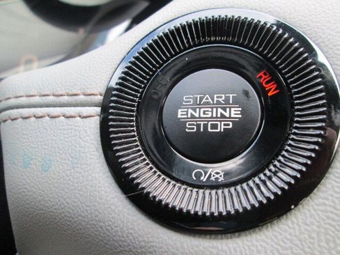 Used 2025 Jeep Compass Limited image 20