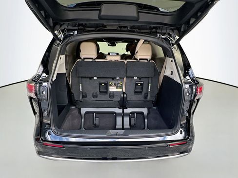Used 2024 Toyota Sienna Limited FWD image 28