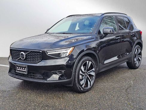 Certified 2024 Volvo XC40 B5 Plus w/ Climate Package AWD/4WD image 7