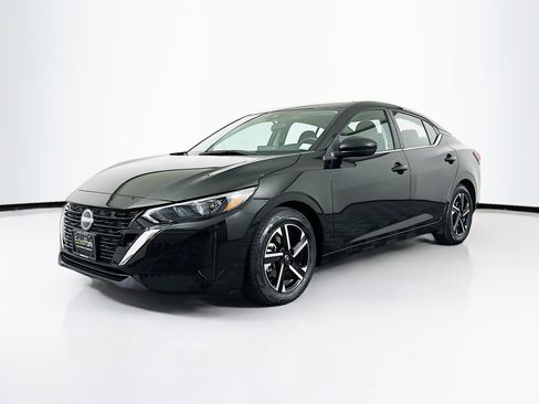 Used 2024 Nissan Sentra SV image 3