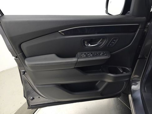 Used 2025 Honda Pilot Elite image 14