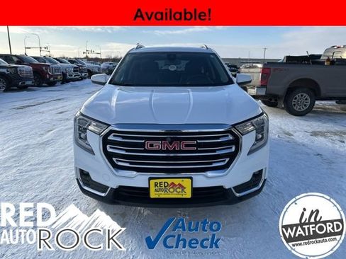 Used 2024 GMC Terrain SLT image 3