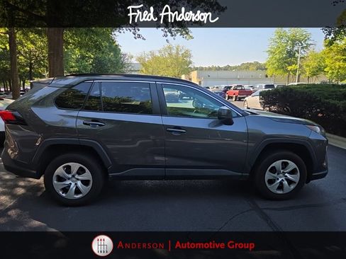 Used 2021 Toyota RAV4 LE AWD/4WD image 9