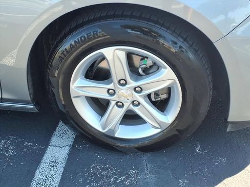 Used 2025 Chevrolet Malibu LS FWD image 15