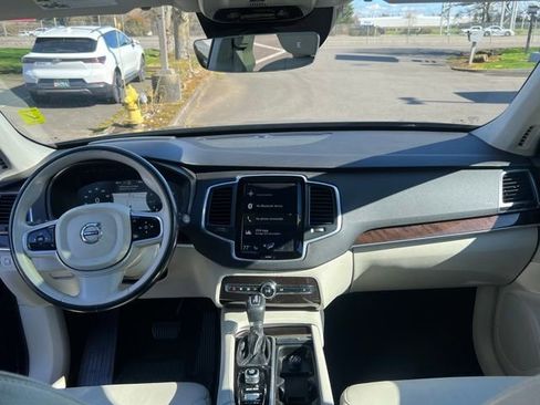 Used 2019 Volvo XC90 T6 Momentum w/ Advanced Package image 16
