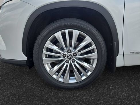 Used 2023 Toyota Highlander Platinum AWD/4WD image 4