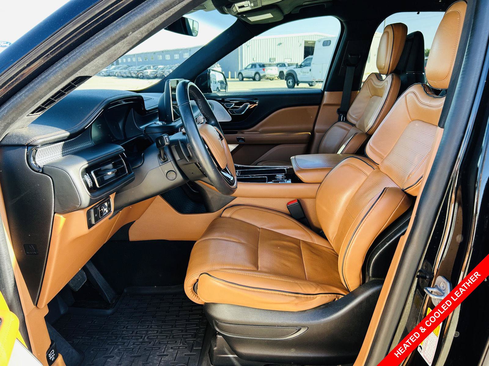 Used 2023 Lincoln Aviator Black Label w/ Jet Package AWD/4WD image 3