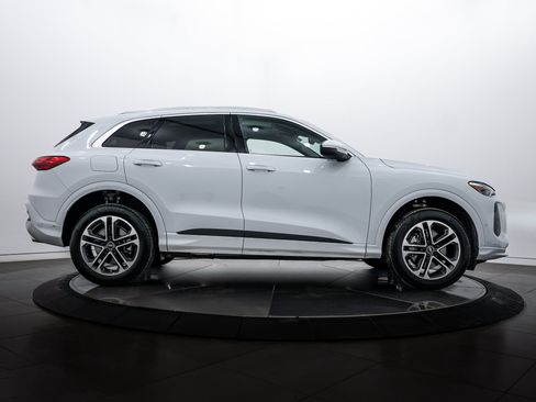 Certified 2025 Audi Q5 Premium w/ Premium Plus AWD/4WD image 3