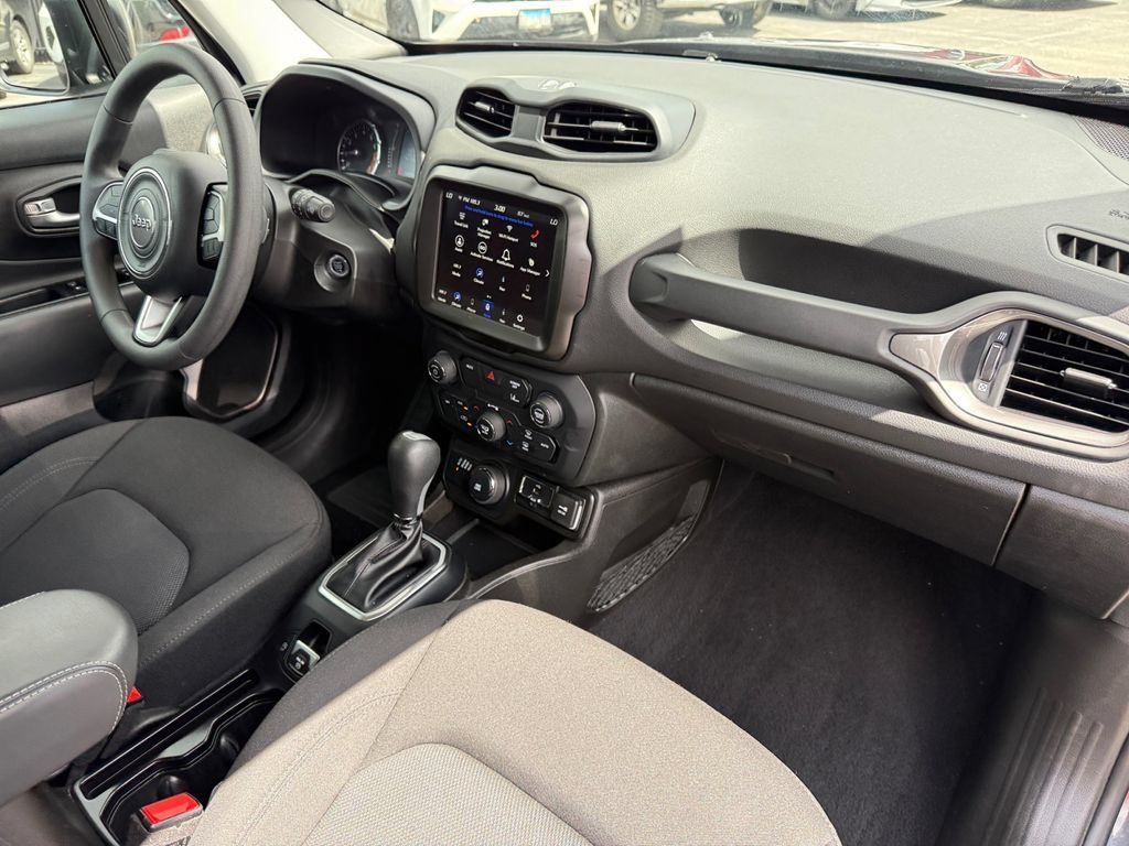 Used 2023 Jeep Renegade Latitude AWD/4WD image 17