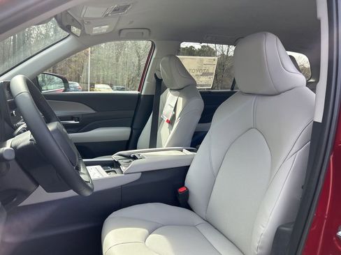 New 2026 Toyota Grand Highlander XLE image 3