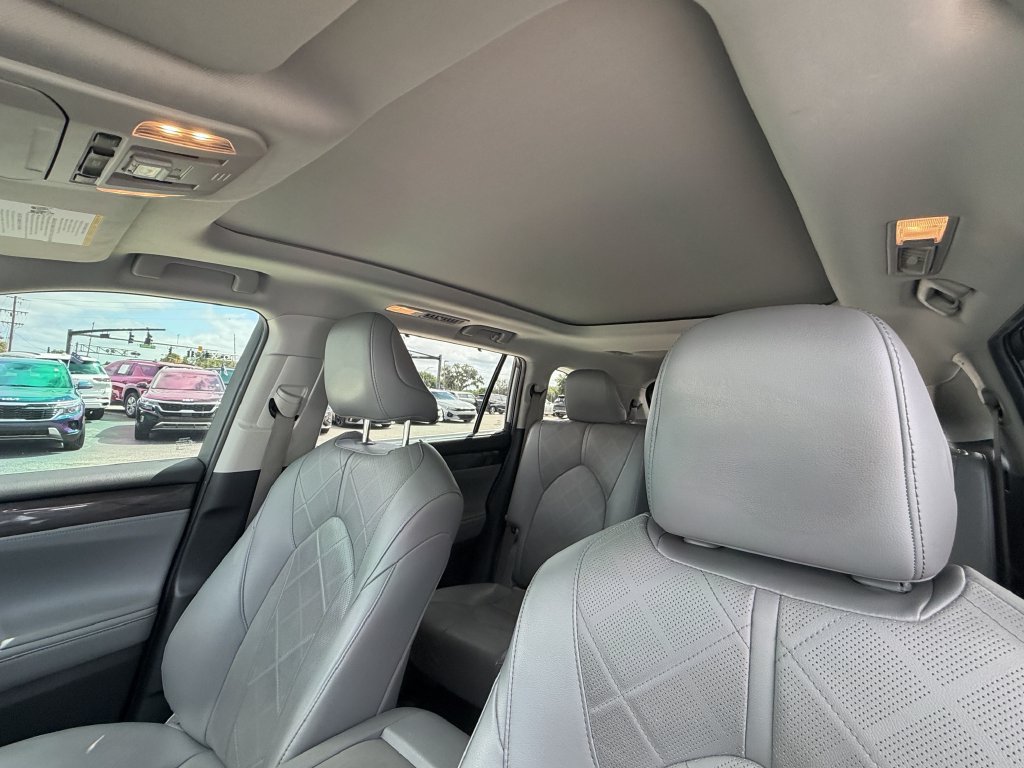 Used 2022 Toyota Highlander Platinum AWD/4WD image 25