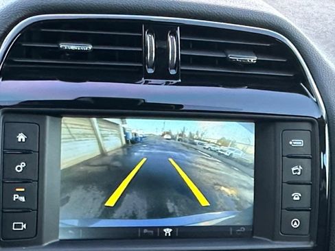 Used 2018 Jaguar XE Premium AWD/4WD image 18