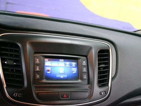 Used 2016 Chrysler 200 LX FWD image 17