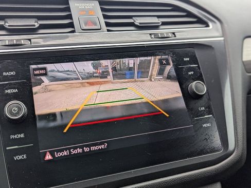 Used 2018 Volkswagen Tiguan SEL AWD/4WD image 18