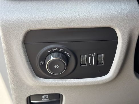 Used 2021 Jeep Grand Cherokee L Overland w/ Advanced Protech Group III AWD/4WD image 31