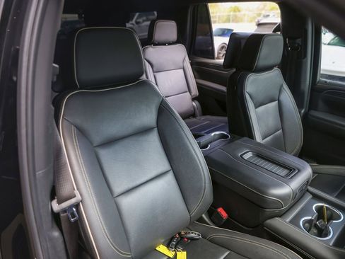 Used 2023 GMC Yukon SLT w/ SLT Luxury Package RWD image 42