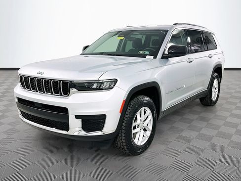 Used 2023 Jeep Grand Cherokee L Laredo w/ Luxury Tech Group I AWD/4WD image 3