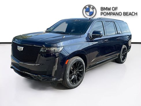 Used 2022 Cadillac Escalade ESV Sport Platinum w/ LPO, ONYX Package image 3