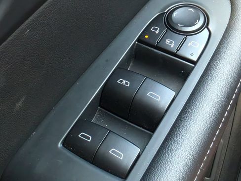 Used 2025 Buick Enclave Preferred AWD/4WD image 22