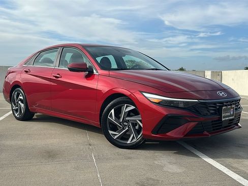Used 2025 Hyundai Elantra Limited FWD image 6