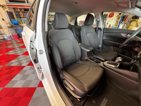 Used 2019 Kia Forte LXS image 9