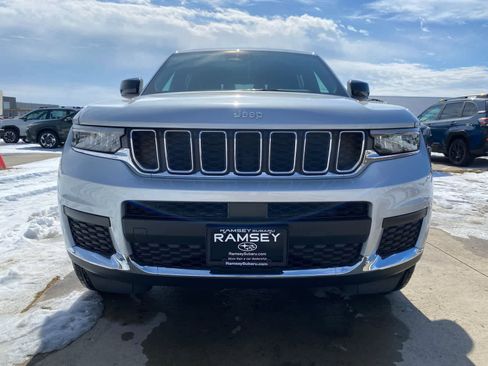 Used 2025 Jeep Grand Cherokee L Laredo image 9