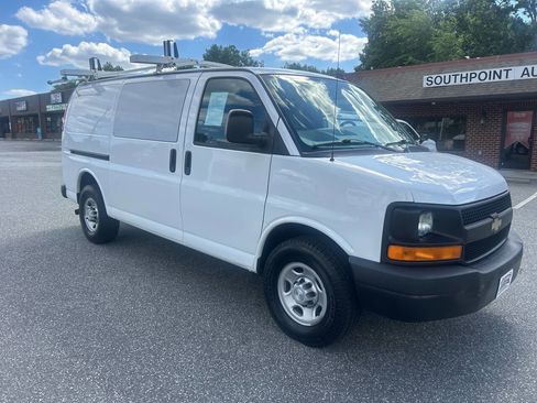 Used 2017 Chevrolet Express 2500 RWD image 6