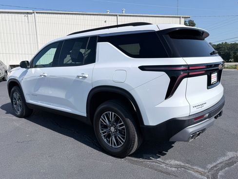 Used 2025 Chevrolet Traverse LT FWD image 7