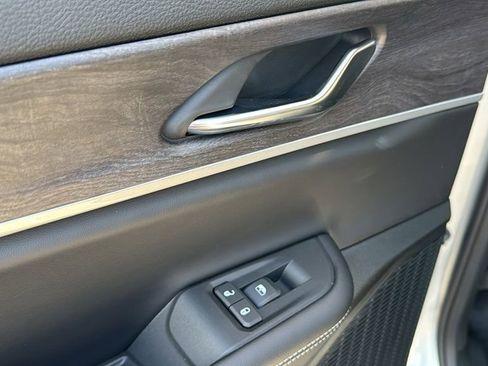 New 2025 Jeep Grand Cherokee L Limited image 17