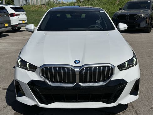 New 2026 BMW 550e xDrive image 2