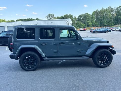 Used 2025 Jeep Wrangler Unlimited Sahara AWD/4WD image 4