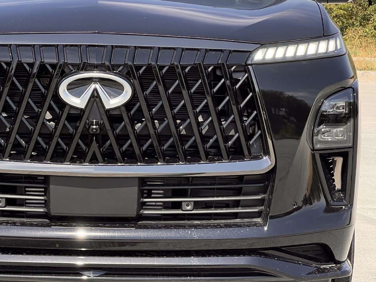 New 2027 INFINITI QX80 Sensory w/ Sport Exterior Package AWD/4WD image 8