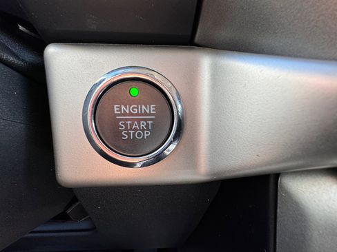 Used 2024 Ford Expedition XLT AWD/4WD image 29