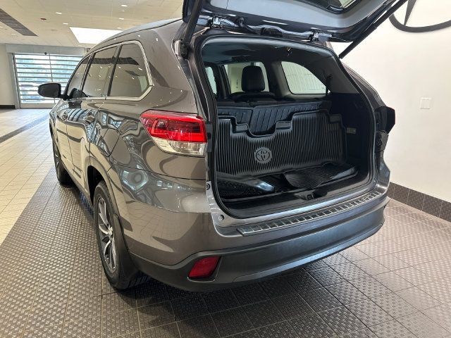 Used 2019 Toyota Highlander XLE AWD/4WD image 6