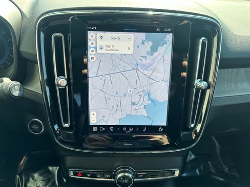 Used 2024 Volvo XC40 B5 Core w/ Protection Package Premier image 19