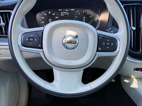 Used 2020 Volvo XC60 T5 Momentum w/ Protection Package Premier image 30