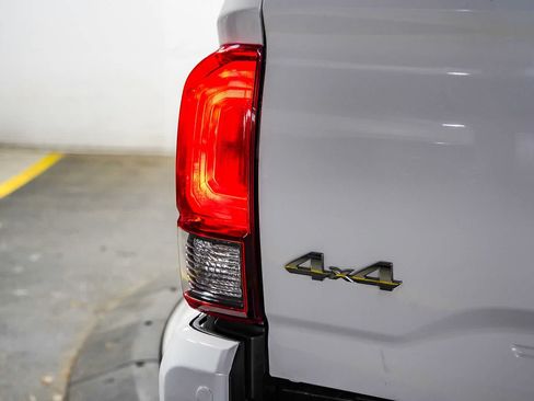 Certified 2023 Toyota Tacoma SR5 AWD/4WD image 12
