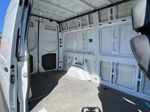 Used 2022 Mercedes-Benz Sprinter 144 Cargo image 18