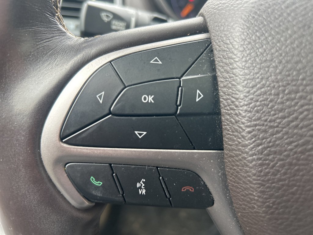 Used 2019 Jeep Grand Cherokee Overland AWD/4WD image 22