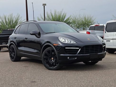 Used 2014 Porsche Cayenne Turbo image 2