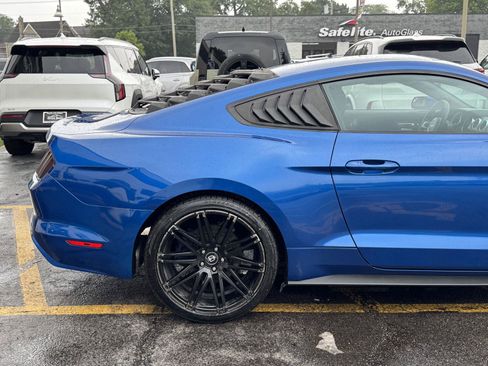 Used 2017 Ford Mustang Coupe RWD image 14