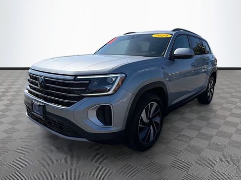 Used 2024 Volkswagen Atlas SE AWD/4WD image 3