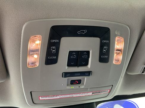 Used 2023 Toyota Sienna XLE FWD image 27