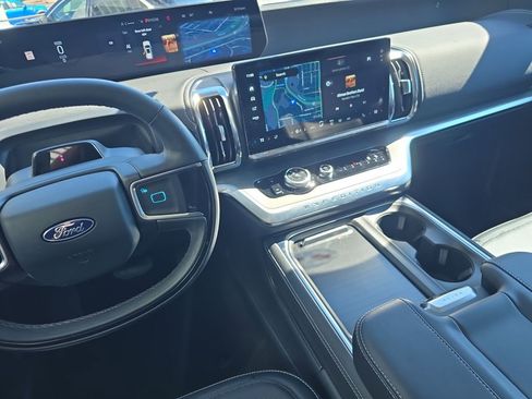 Used 2025 Ford Expedition Platinum w/ Driver's Package image 12